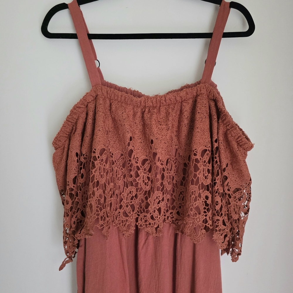 Elegant Lace Off-Shoulder Dress - Picture 4 of 15